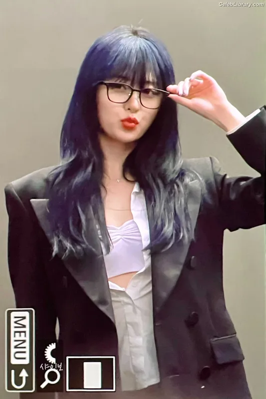 Huh Yunjin 허윤진  LESSERAFIM photo 20 of 253