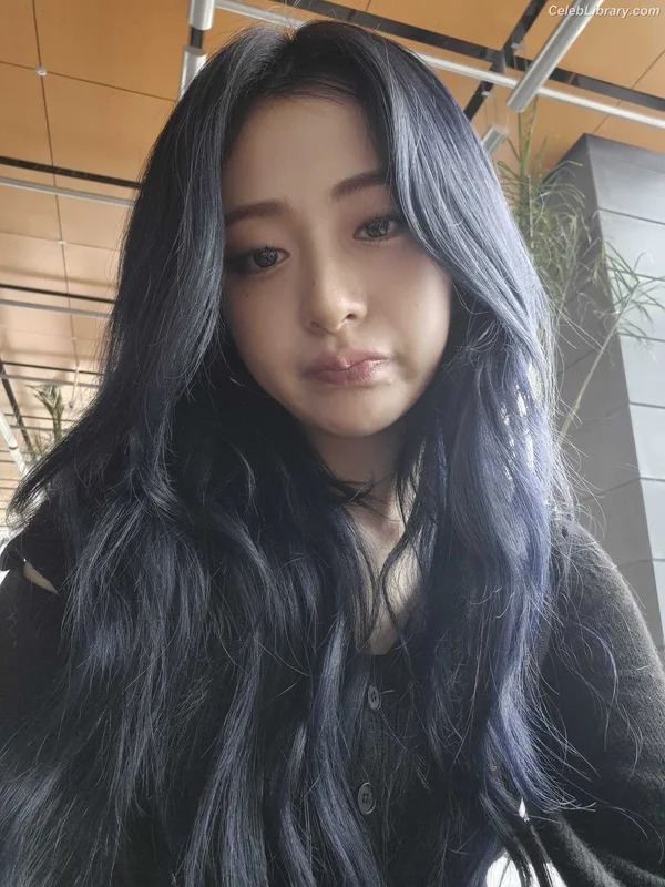 Huh Yunjin 허윤진 LESSERAFIM photo 1 of 253