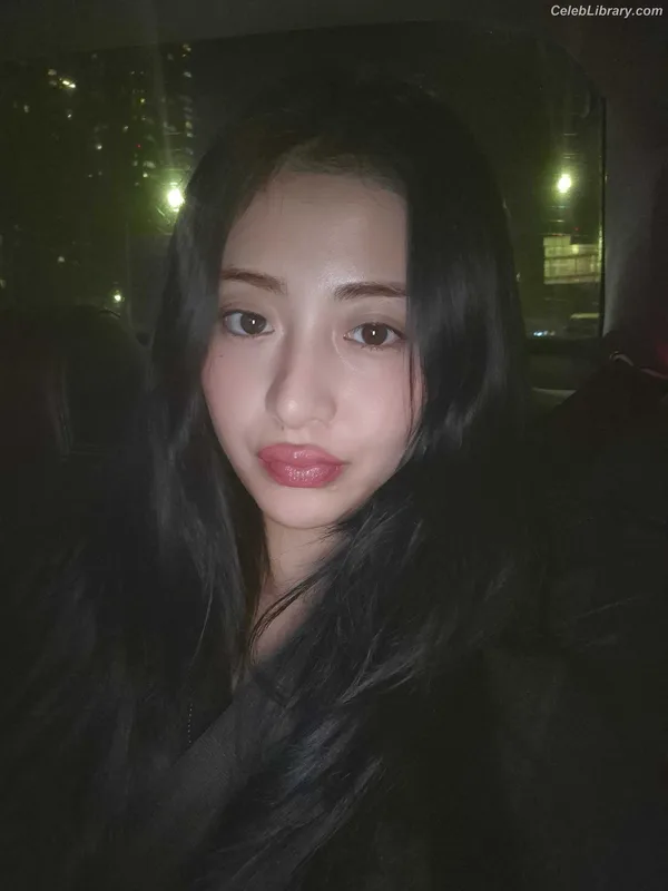 Huh Yunjin 허윤진 LESSERAFIM photo 3 of 253