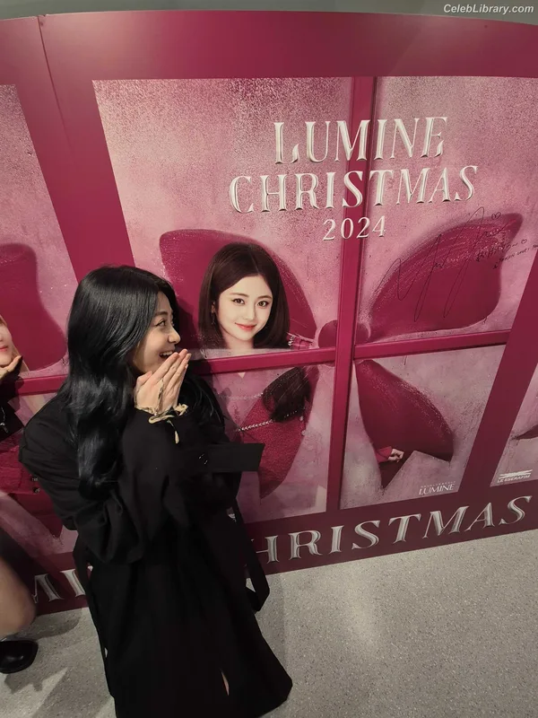 Huh Yunjin 허윤진 LESSERAFIM photo 4 of 253