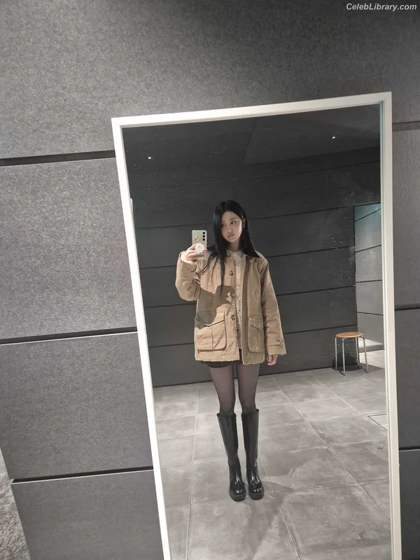 Huh Yunjin 허윤진 LESSERAFIM photo 6 of 253