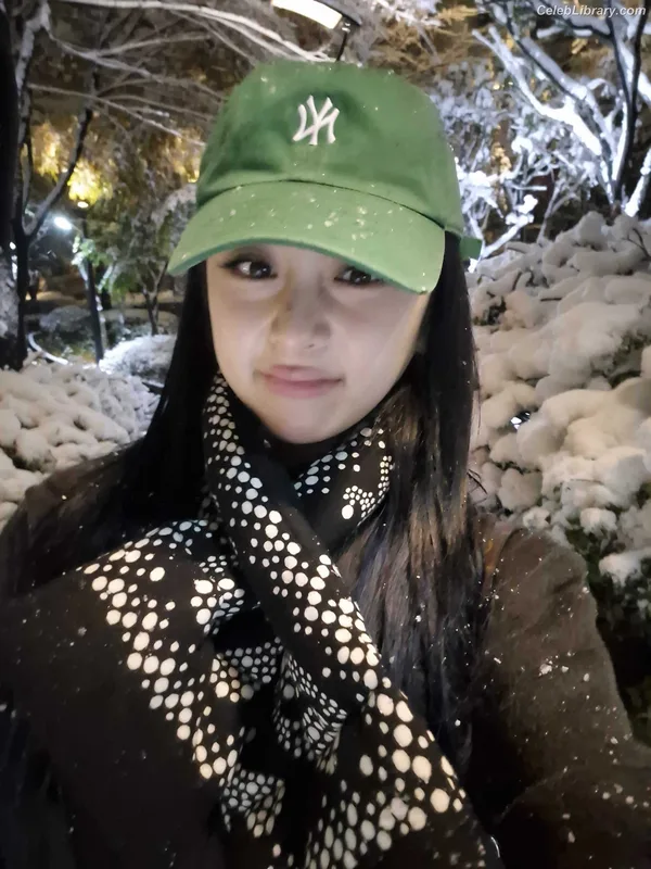 Huh Yunjin 허윤진 LESSERAFIM photo 7 of 253