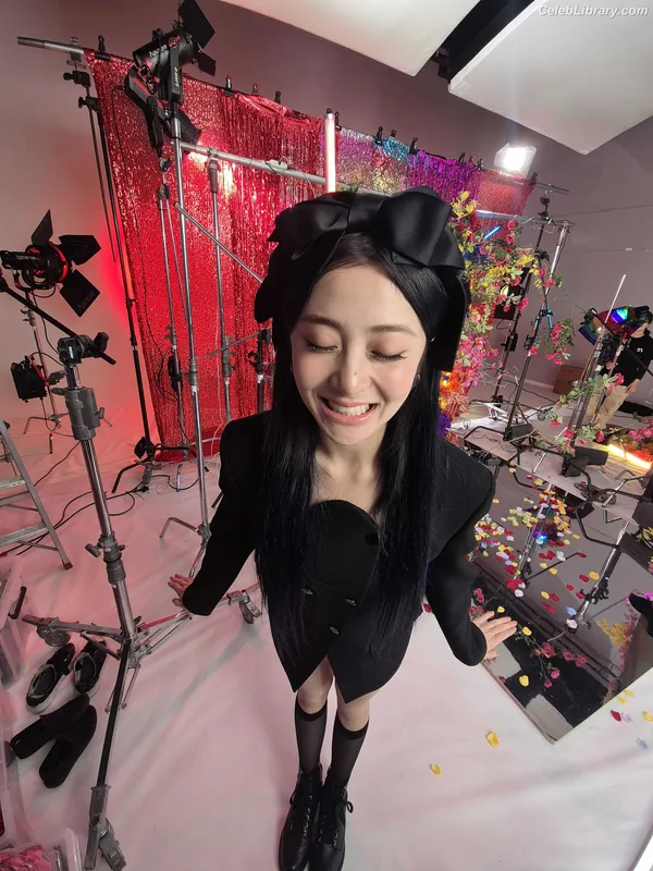 Huh Yunjin 허윤진 LESSERAFIM photo 8 of 253