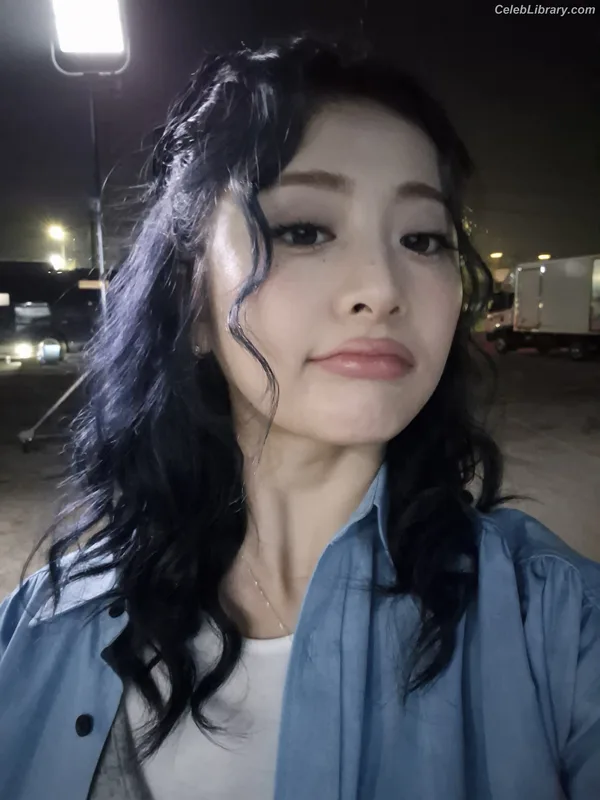 Huh Yunjin 허윤진 LESSERAFIM photo 12 of 253