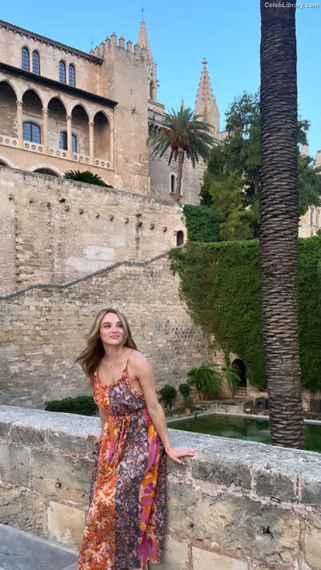 Hunter King photo 14 of 82