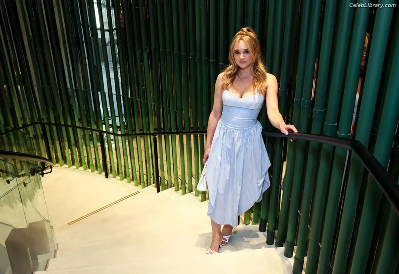 Hunter King photo 1 of 82