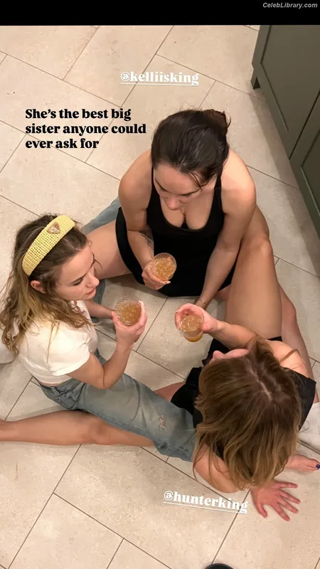 Hunter King photo 3 of 82