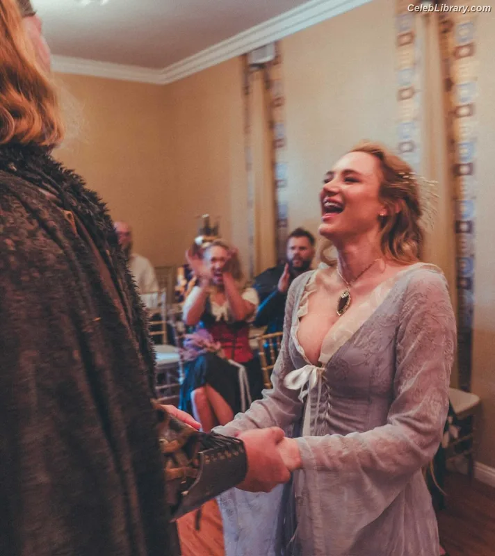Hunter King photo 17 of 82