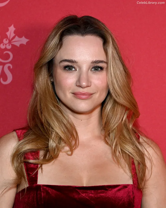 Hunter King photo 17 of 82