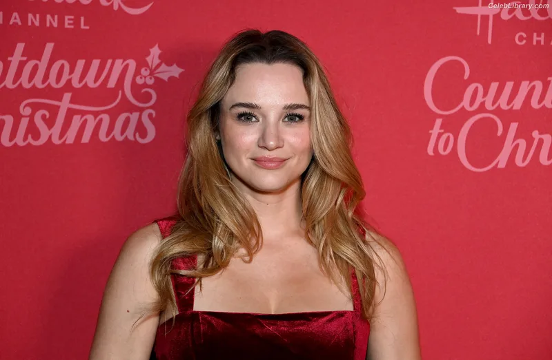 Hunter King photo 18 of 82