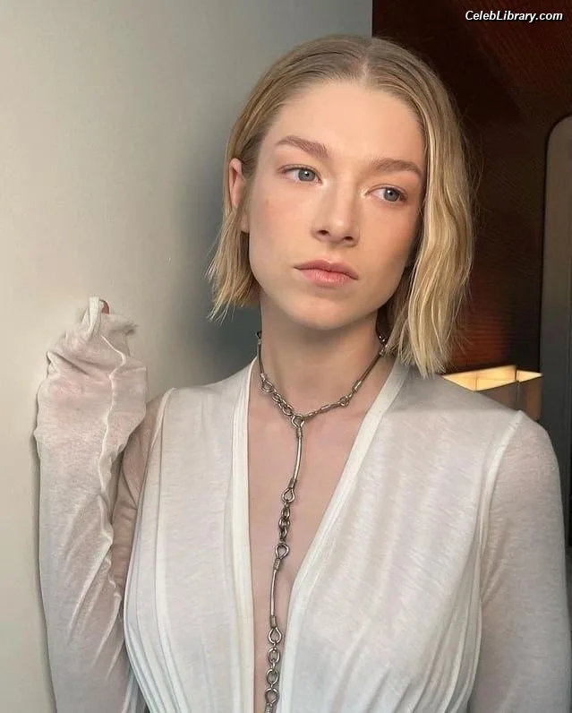 Hunter Schafer photo 21 of 46