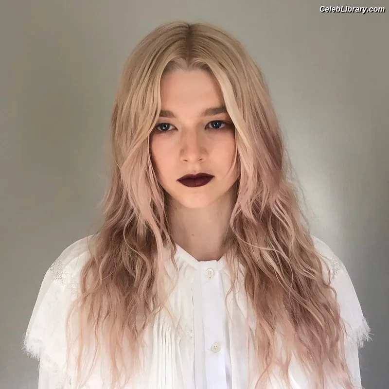Hunter Schafer photo 23 of 46