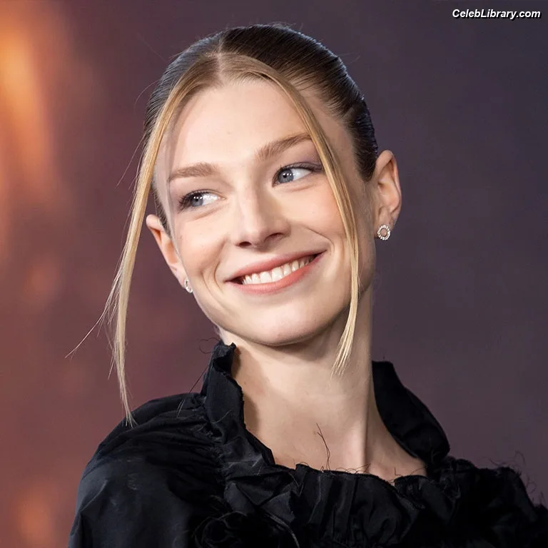 Hunter Schafer photo 24 of 46
