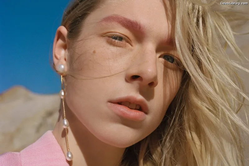 Hunter Schafer photo 2 of 46