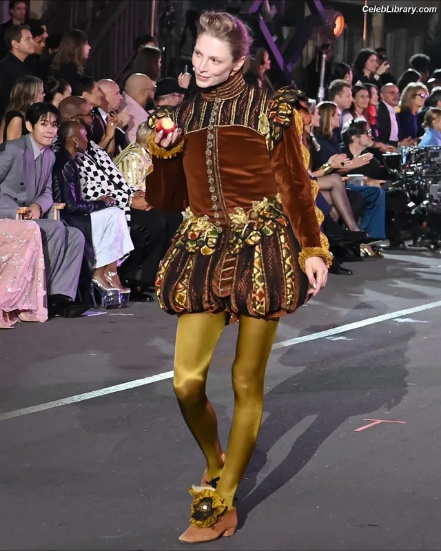 Hunter Schafer photo 5 of 46