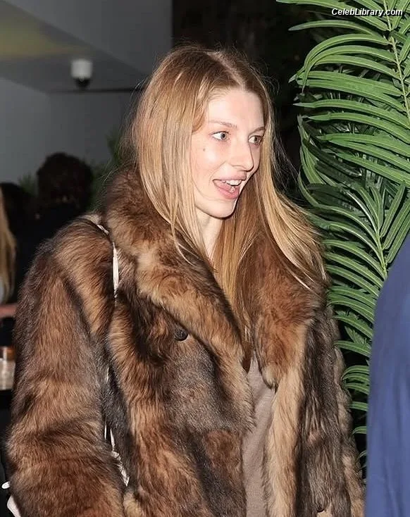 Hunter Schafer photo 16 of 46