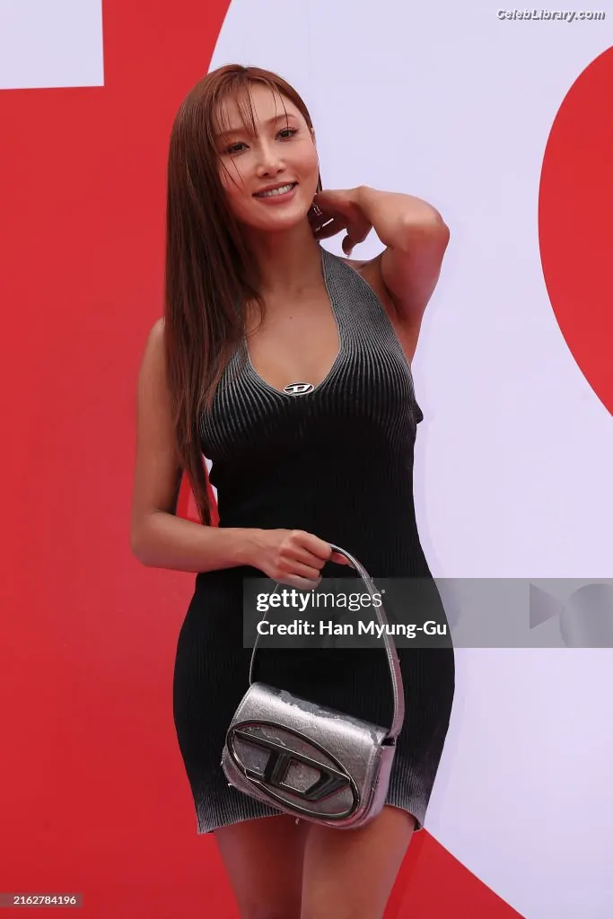 HWASA photo 18 of 468