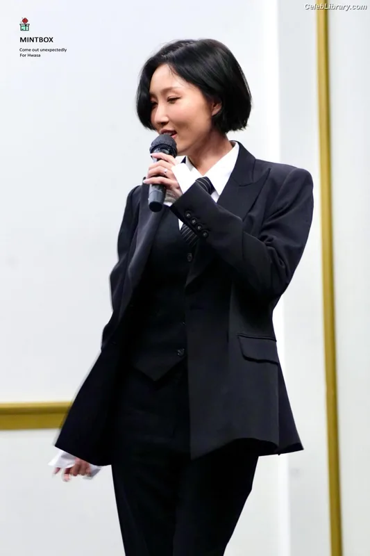 HWASA photo 1 of 469
