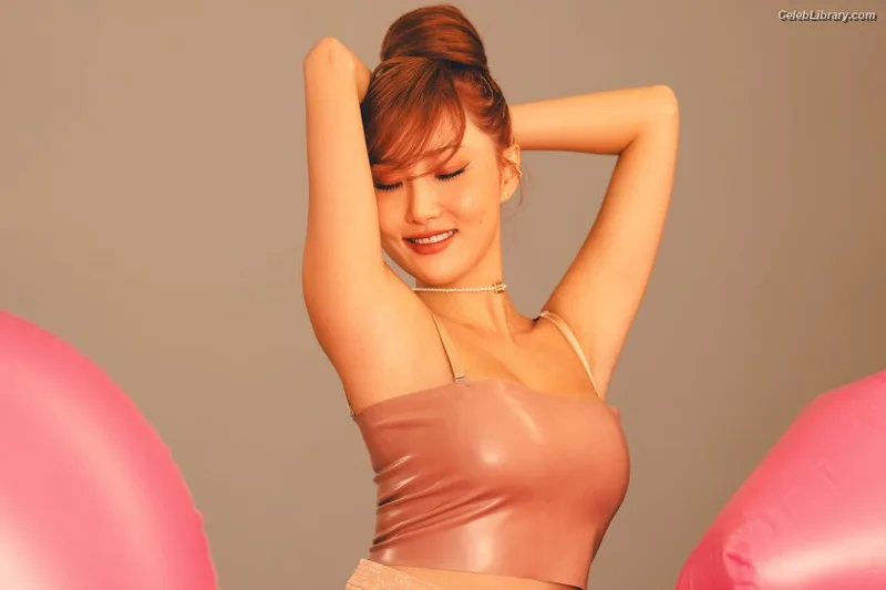 HWASA photo 1 of 469