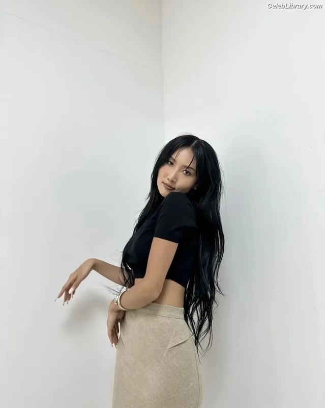 HWASA photo 18 of 469