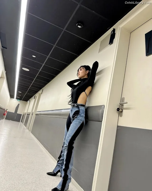 HWASA photo 1 of 469