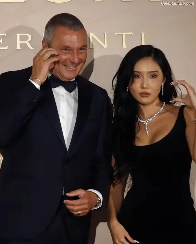 HWASA photo 13 of 469