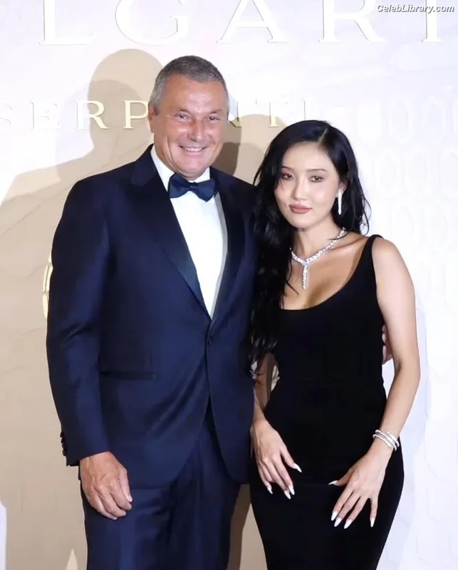 HWASA photo 15 of 469