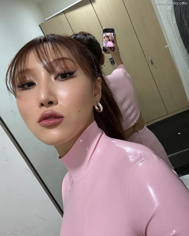 HWASA photo 4 of 469