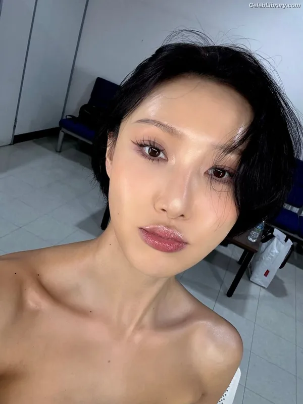 HWASA photo 3 of 469