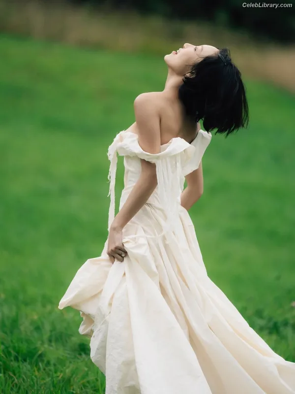 HWASA photo 10 of 469