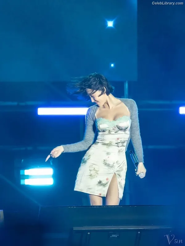 HWASA photo 1 of 469