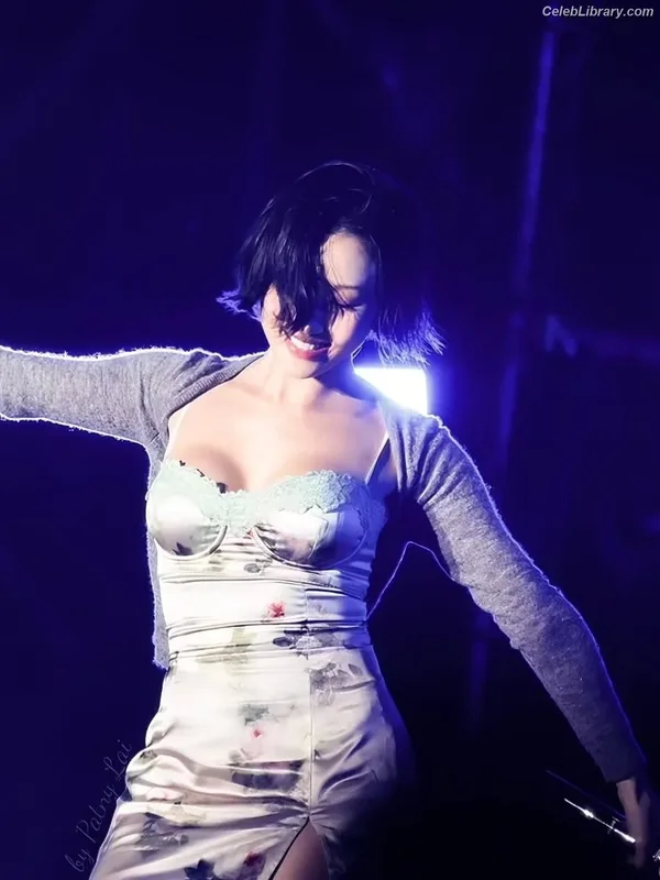HWASA photo 10 of 469
