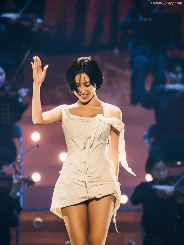 HWASA photo 10 of 469