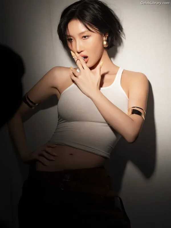 HWASA photo 15 of 469