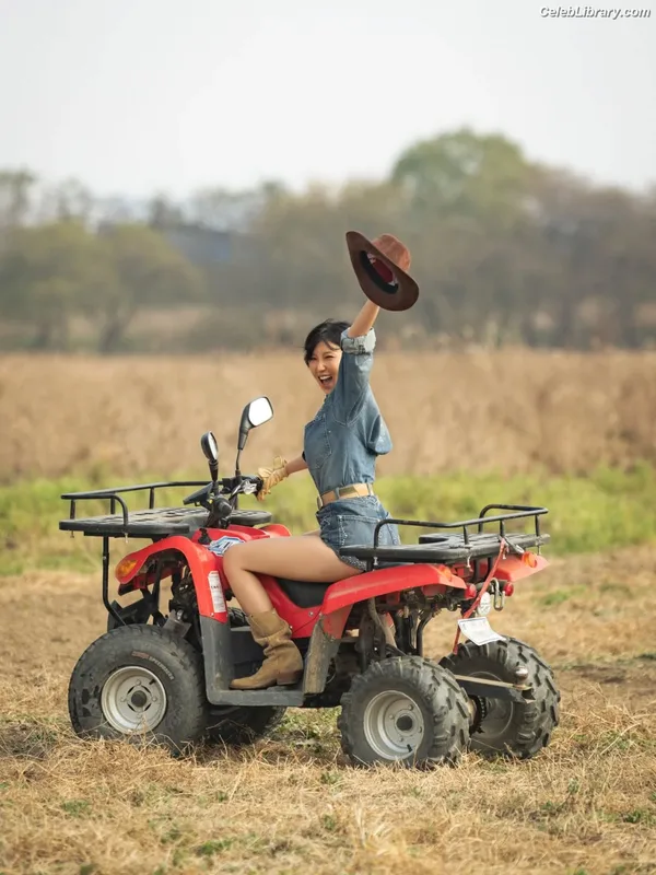 HWASA photo 1 of 469