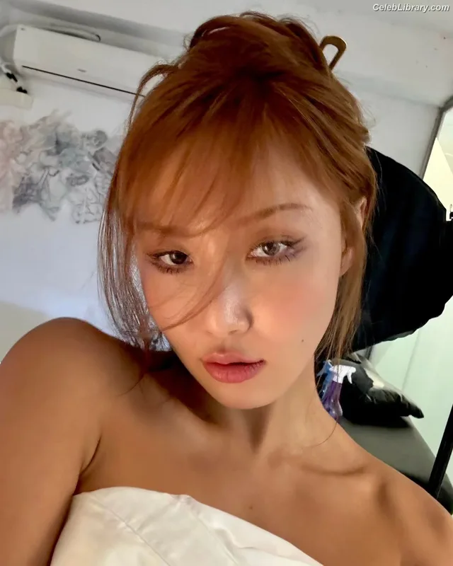 HWASA photo 10 of 469
