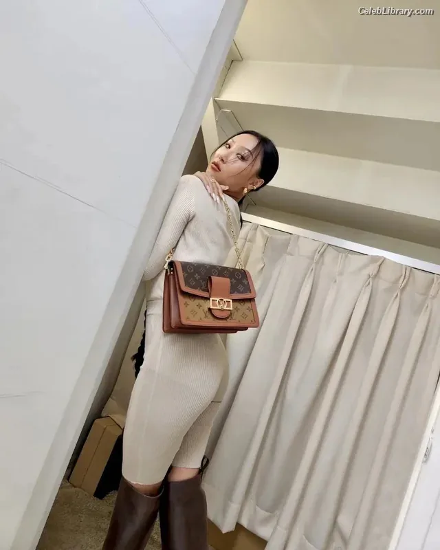 HWASA photo 17 of 469
