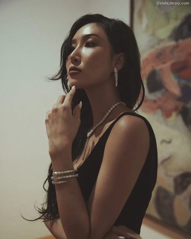 HWASA photo 1 of 469