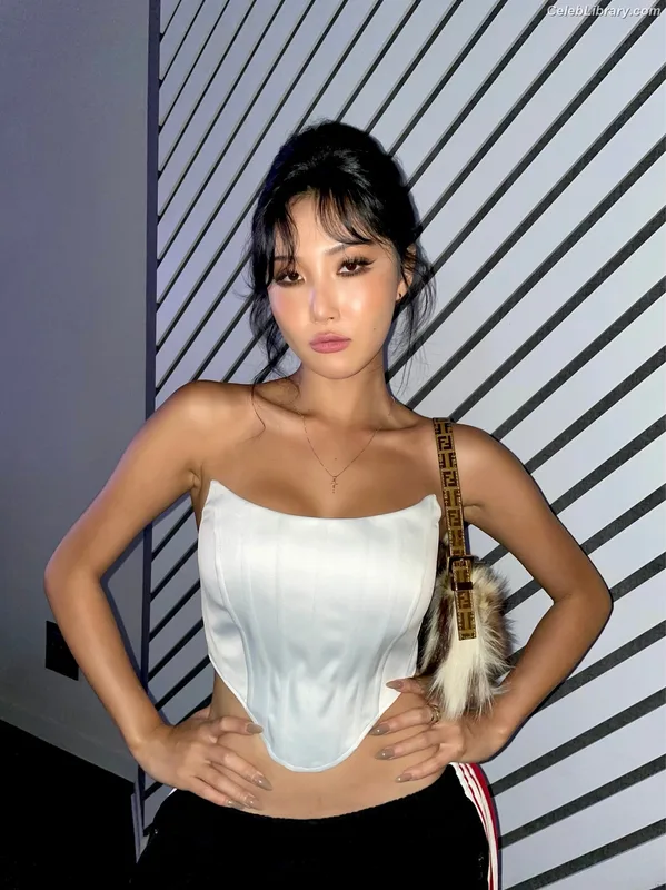 HWASA photo 10 of 469