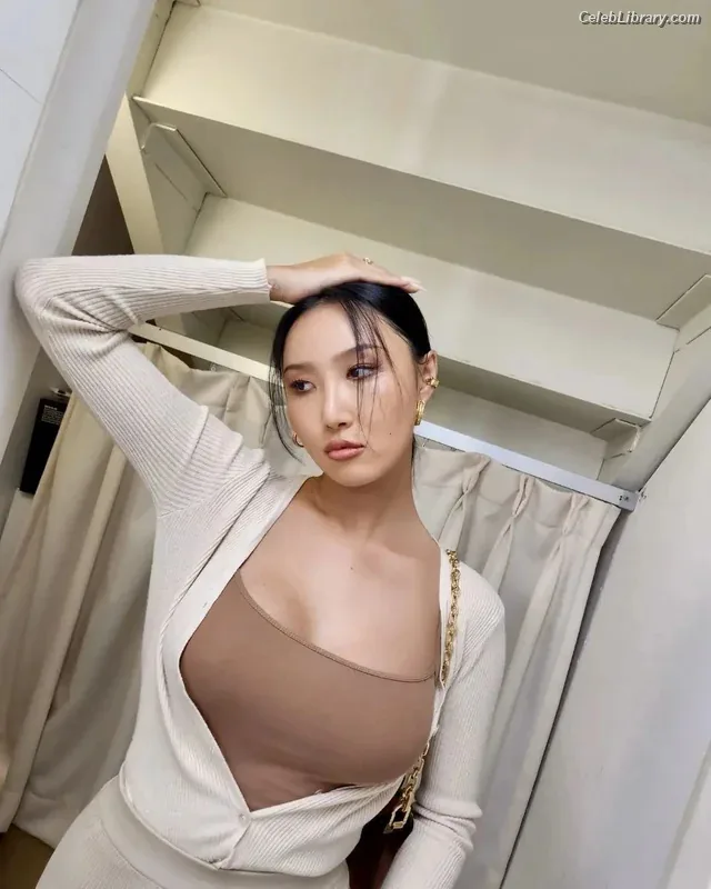 HWASA photo 13 of 469