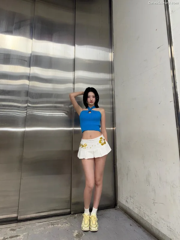 Hwiseo (H1-KEY) photo 6 of 31