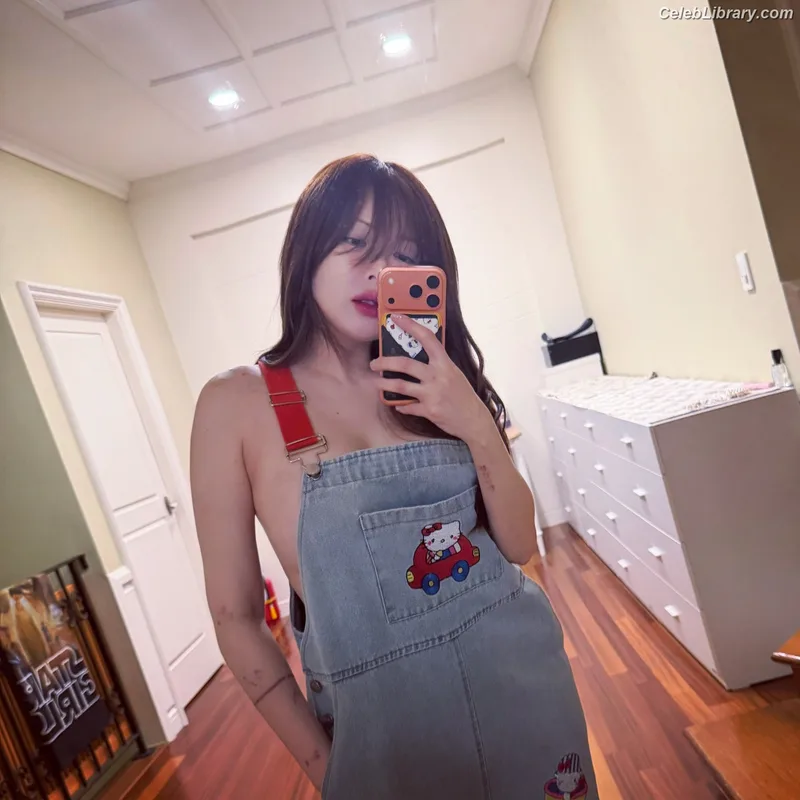 HyunA - Kim Hyun-ah photo 9 of 38