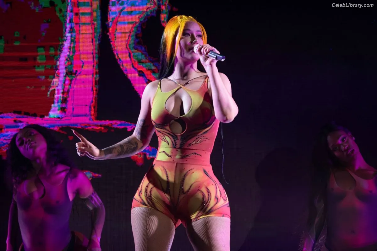 Iggy Azalea photo 3 of 768