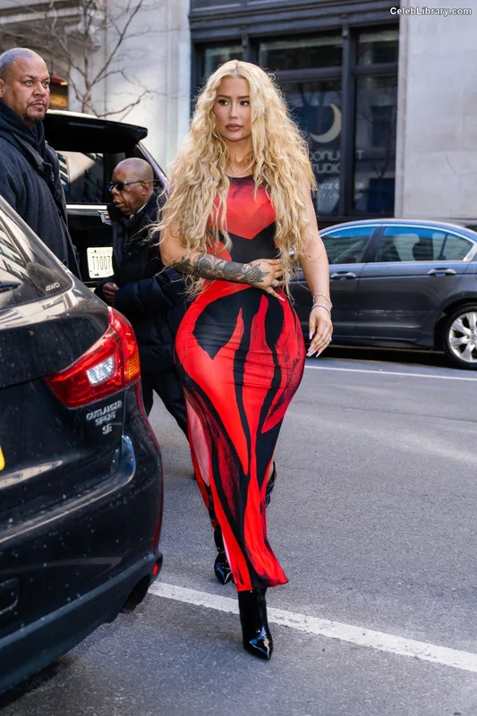 Iggy Azalea photo 3 of 757