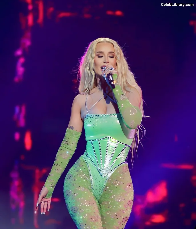 Iggy Azalea photo 14 of 757