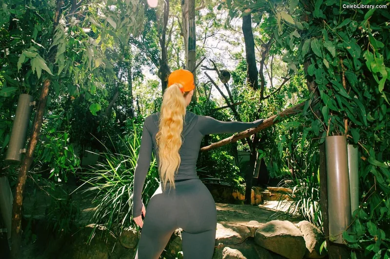 Iggy Azalea photo 18 of 757