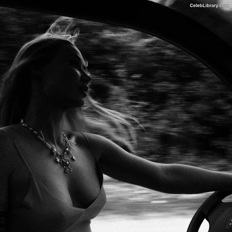 Iggy Azalea photo 10 of 757