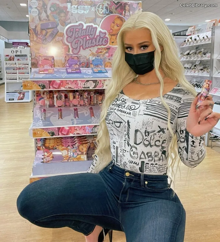 Iggy Azalea photo 5 of 757