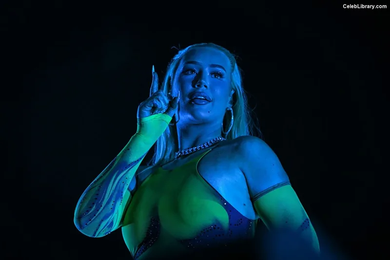 Iggy Azalea photo 17 of 757