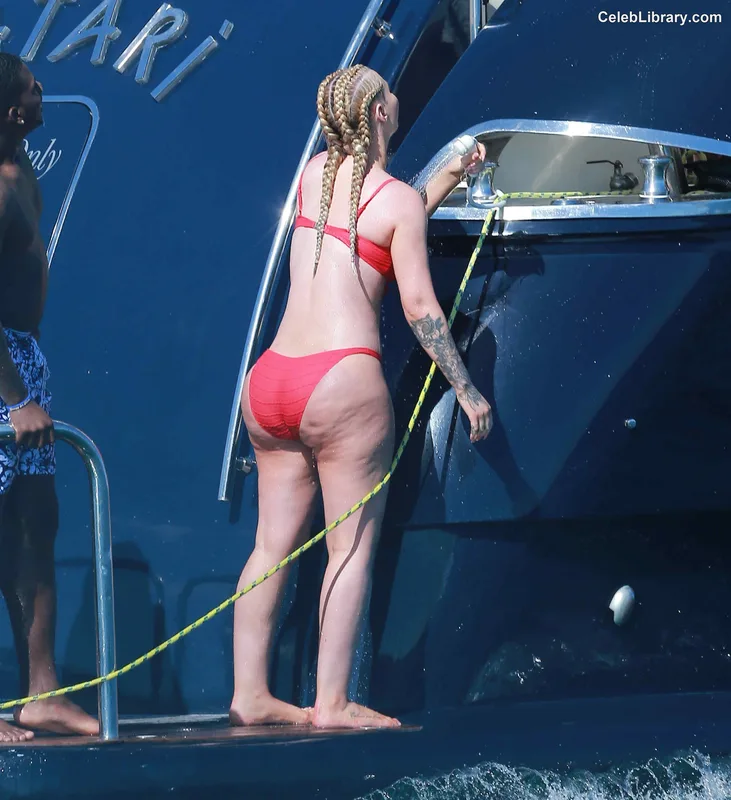 Iggy Azalea photo 17 of 757